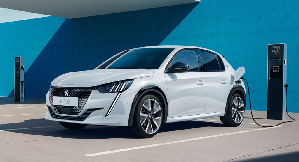 2023 m PEUGEOT e-208 BEV naudos naują e-308 pavarą