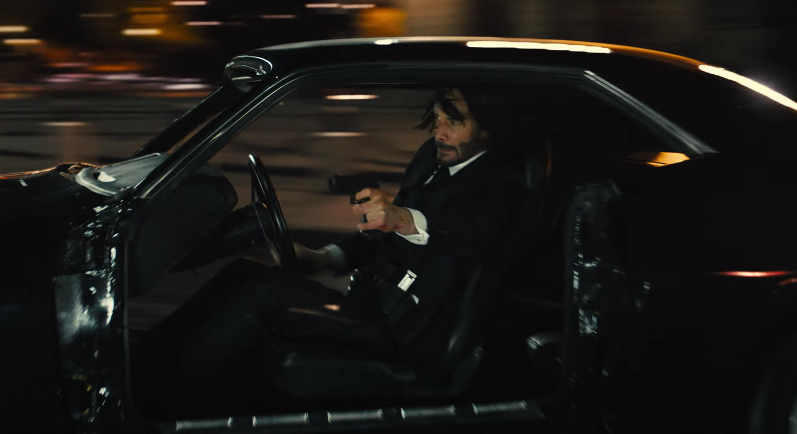 Keanu Reevesas demonstruoja įspūdingus vairavimo įgūdžius filme „John Wick: Chapter 4“