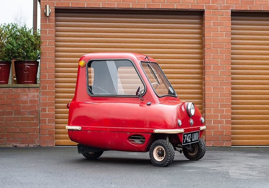 „Peel P50“ mikroautomobilis ką tik parduotas už 111 000 svarų sterlingų