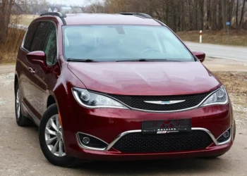Chrysler Pacifica privalumai ir vartotojų atsiliepimai