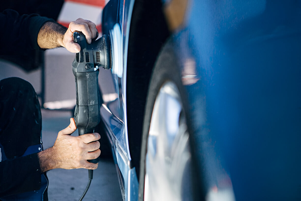 Mobilus automobilių detalinis valymas vs. detalinis valymas dirbtuvėje: privalumai ir trūkumai