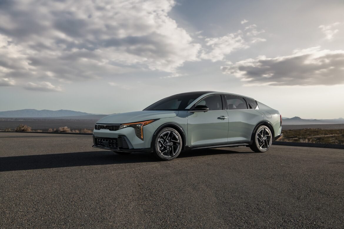 Kia K4 paneigia nuomojamų automobilių stereotipus