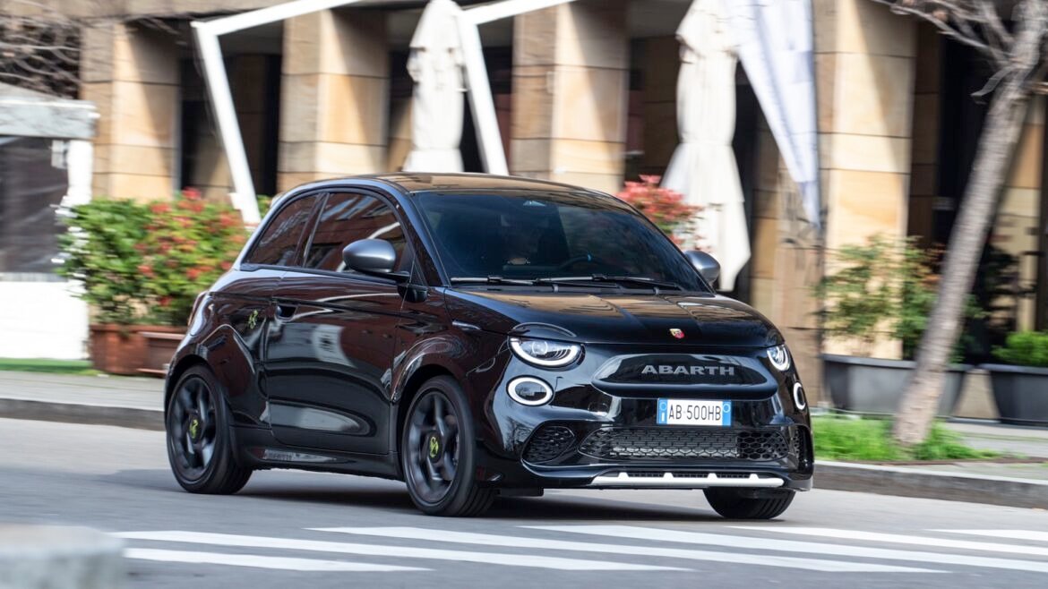 Abarth 500e: Tikrai išdykęs elektrinis Fiat!