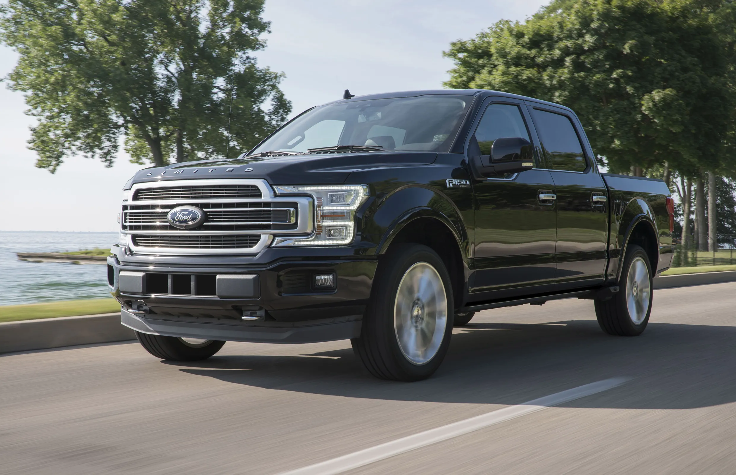 Ford atšaukia F-150 ir visureigius dėl pavojingo stabdžių gedimo