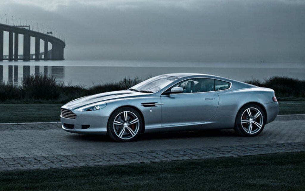 Aston Martin DB9 (2004–2012) apžvalga