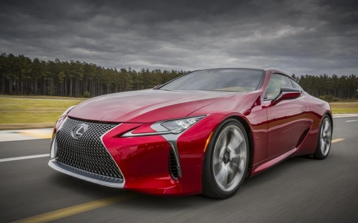 Lexus susiduria su jaunimo trūkumo problema