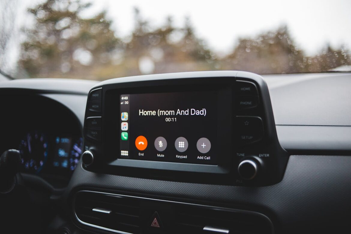 Programėlių apžvalga: išbandėme penkių automobilių gamintojų programėles