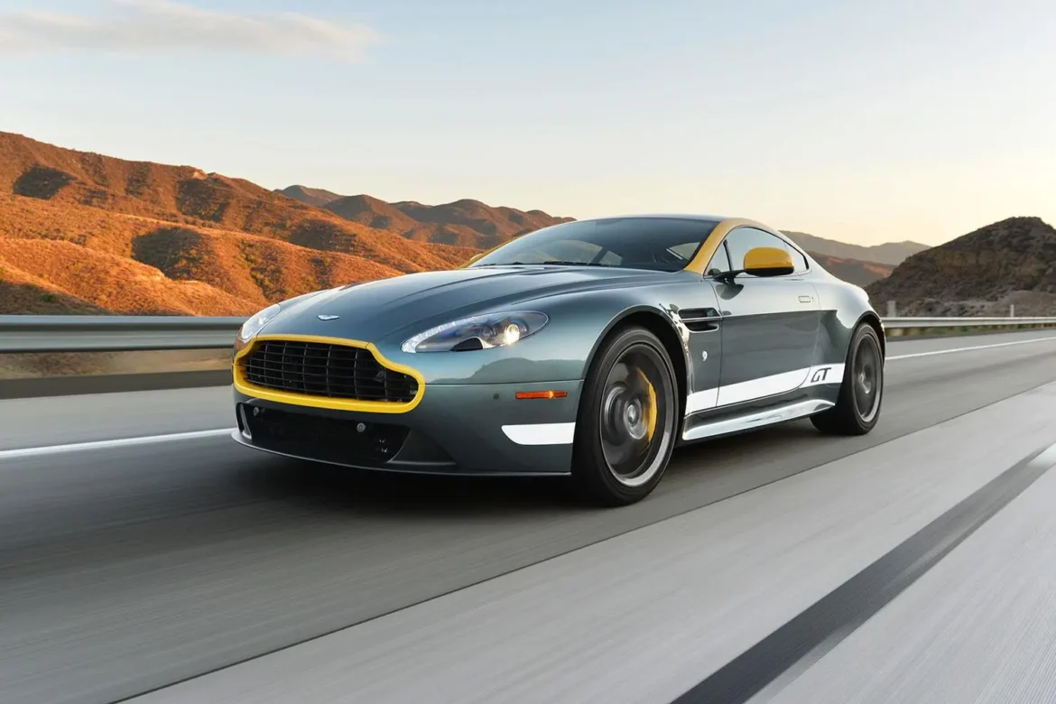 2015 m. „Aston Martin V8 Vantage GT“