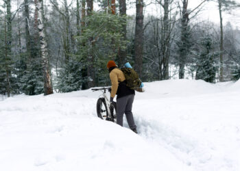 Važinėjimas el. dviračiu žiemą: kaip pasiruošti