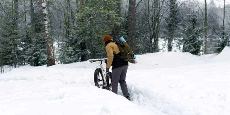 Važinėjimas el. dviračiu žiemą: kaip pasiruošti