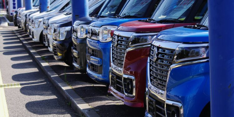 Ar verta „žaisti“ su naudotų automobilių kainomis kaip kazino? Pirkėjo strategijos