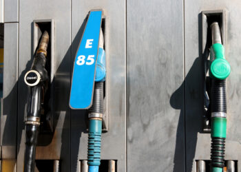 Taip, Chevy 350 veikia su E85 kuru, bet nepulkite iškart pilti į baką