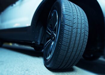 Kodėl jūsų visų varomų ratų automobiliui būtinos vienodos padangos ir kas nutinka, jei jos skiriasi