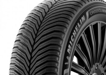 Tyre Reviews duomenimis, kaip Michelin CrossClimate 3 palyginamos su kitomis visoms oro sąlygoms skirtomis padangomis