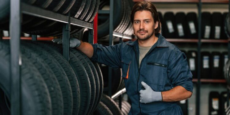 Naujos padangos gali tapti net dešimt kartų atsparesnės dėl Harvardo įtrūkimams atsparios gumos technologijos