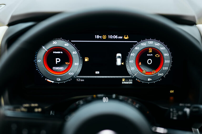 BMW nori, kad naudotumėtės jo nauja įmantria informacijos ir pramogų sistema, o ne „Apple CarPlay Ultra“