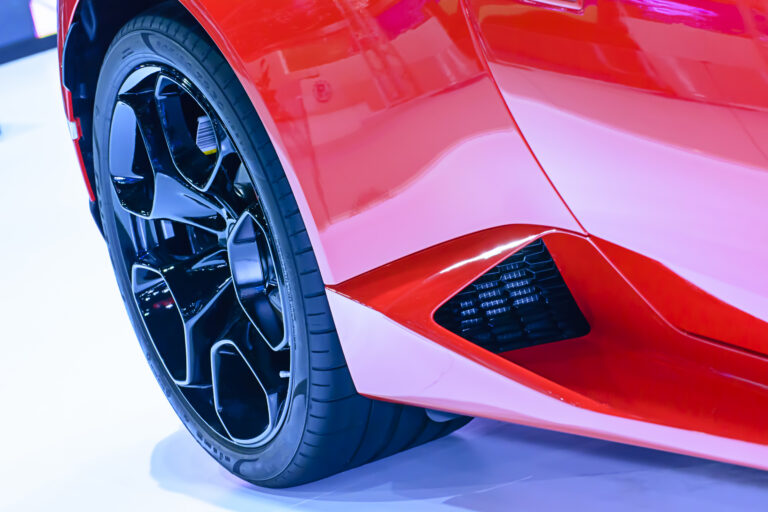 GM Kalifornijos dizaino komanda sukūrė šį Pietų Kalifornijos įkvėptą „Corvette“ koncepcinį modelį su nuimamu stogu