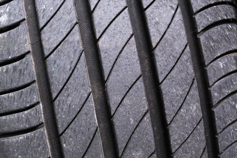 Štai kiek kainuoja pakeisti Tesla Cybertruck padangas