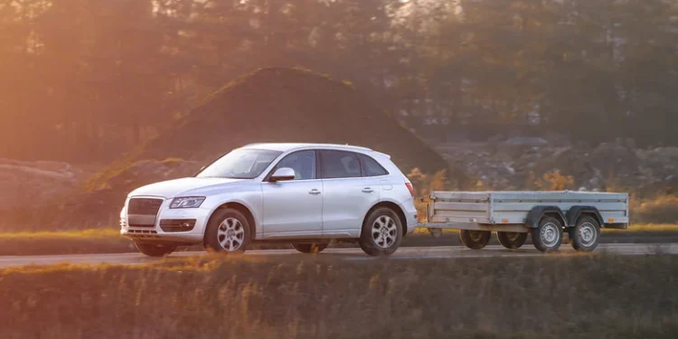 Kodėl dyzeliniai automobiliai geriau tinka vilkimui ir krovinių gabenimui nei benzininiai?