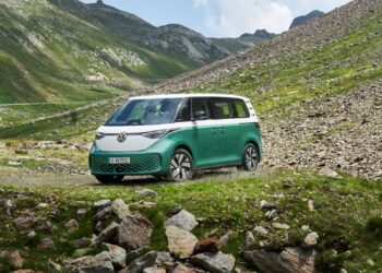 Volkswagen ID Buzz salono oro filtro keitimas iš esmės reikalauja išardyti visą priekinę dalį