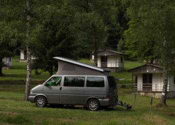 Nori įsirengti saulės elektrinę savo kemperyje? Štai ką pirmiausia turėtumėte žinoti