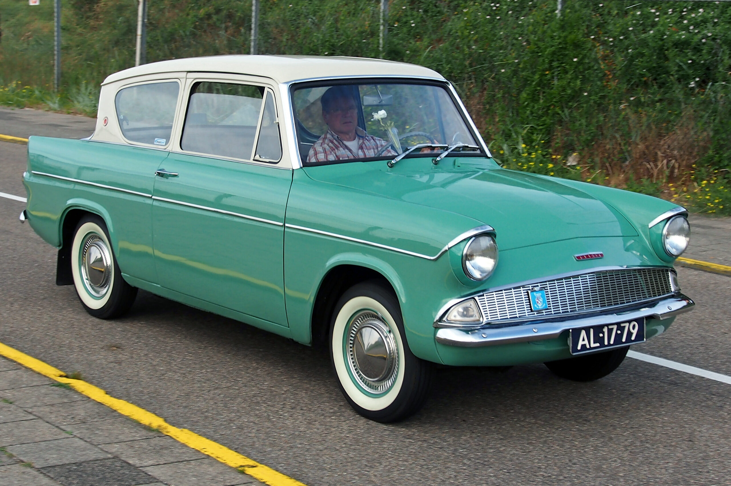 Ford Escort sedanas (China) specs, Fuel consumption, Dimensions nuotrauka