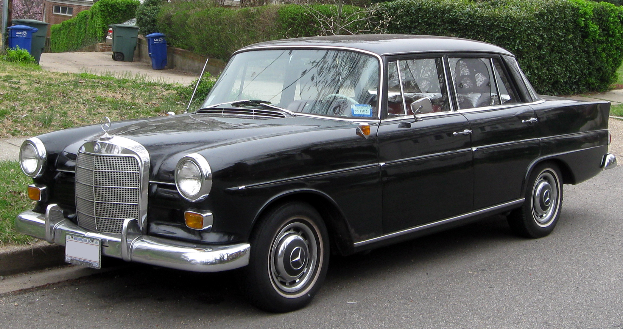 Mercedes-Benz Fintail Universal (W110) 200 D (55 AG) Automatic (1966–1968) nuotrauka