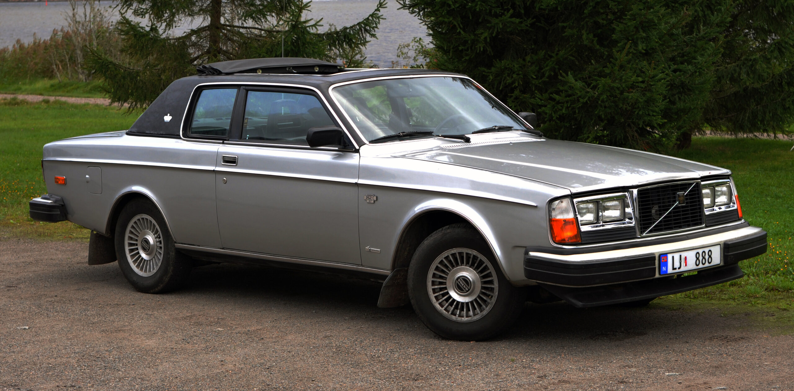 Volvo 780 Bertone (1987–1990) nuotrauka