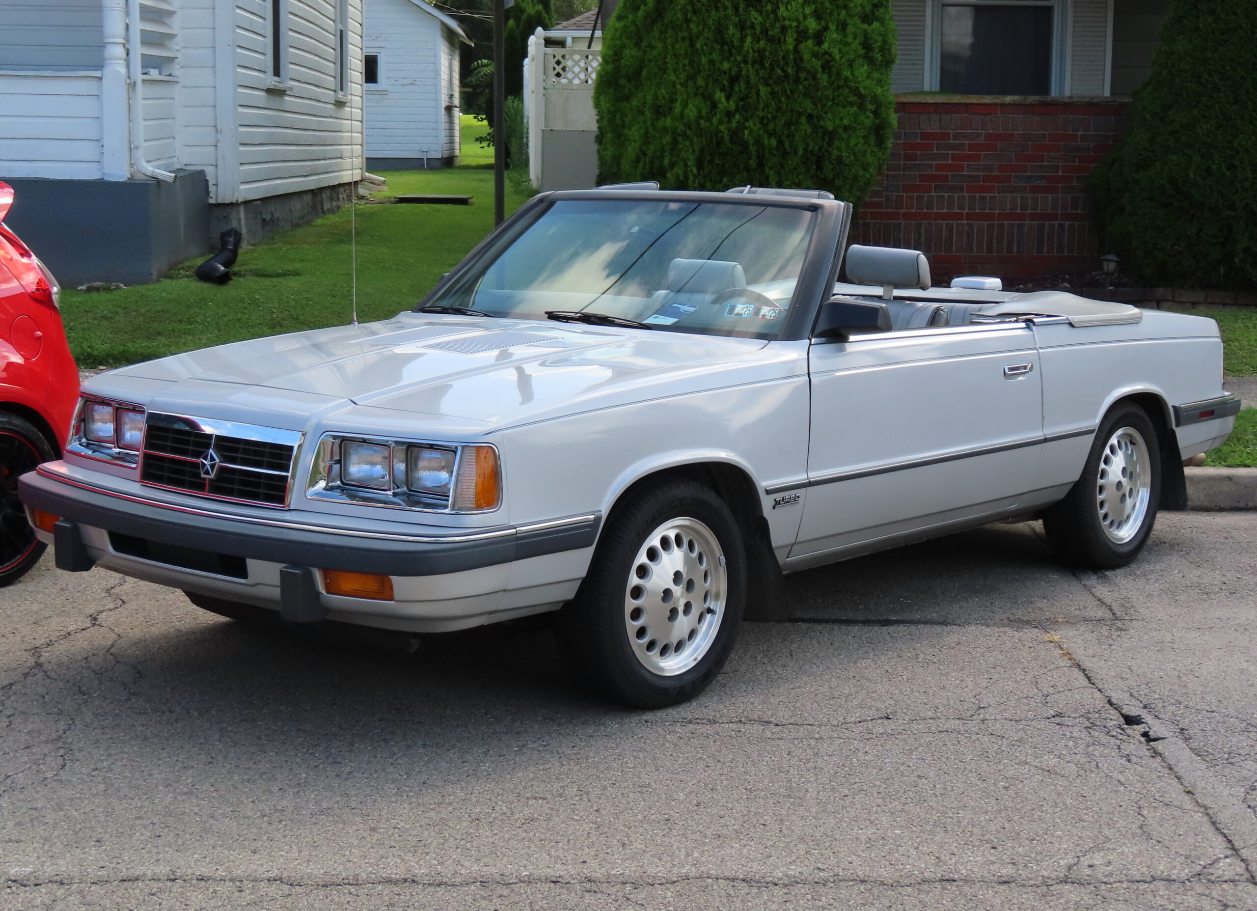 Dodge Shadow kabrioletas (1986–1995) nuotrauka