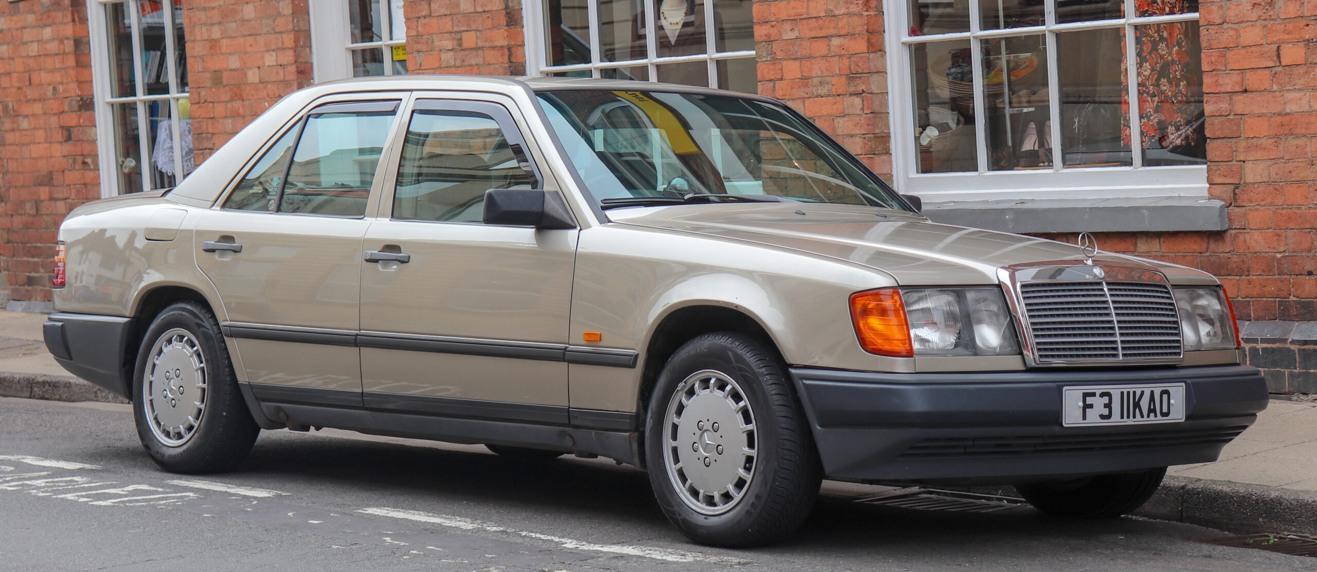 Mercedes-Benz W124 Mercedes-Benz S124 230 TE (136 AG) (1985–1989) nuotrauka
