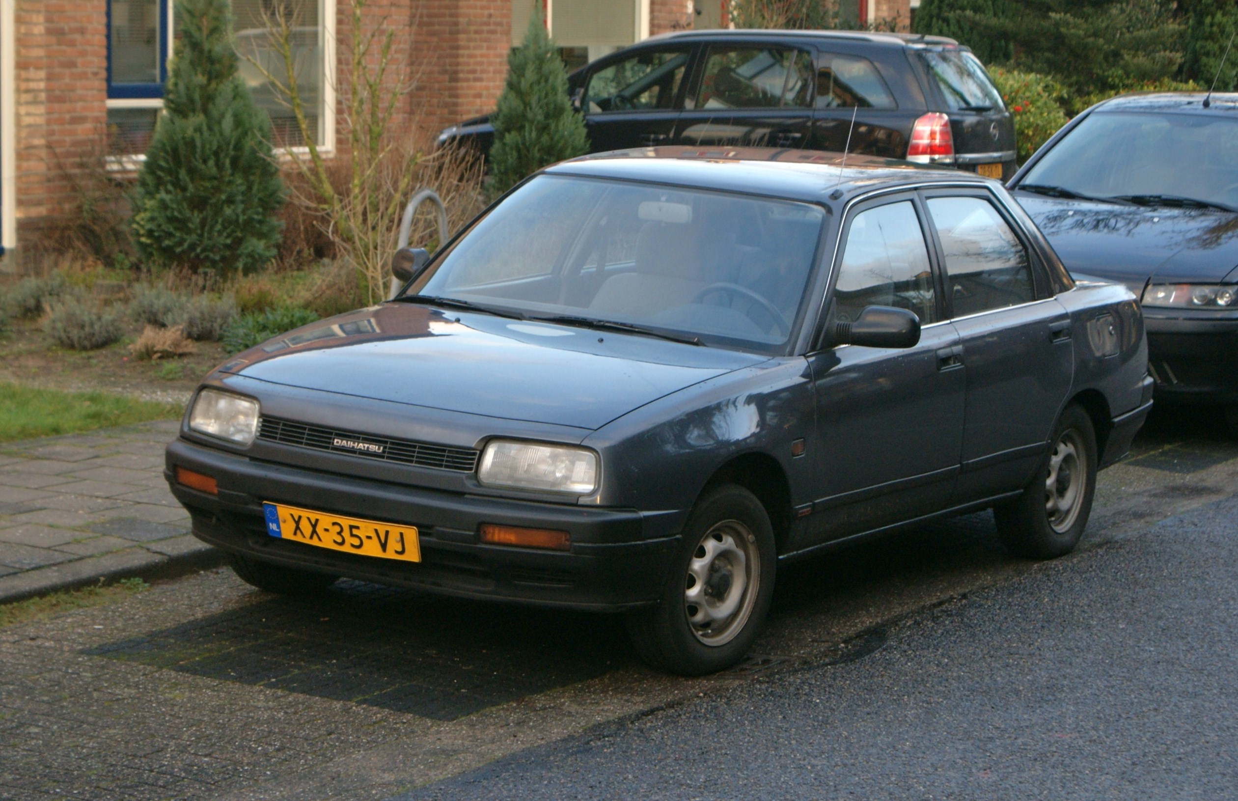 Daihatsu Altis (2000–2001) nuotrauka