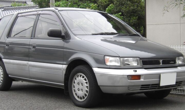 Mitsubishi Chariot (E-N33W) (1991–1997) nuotrauka