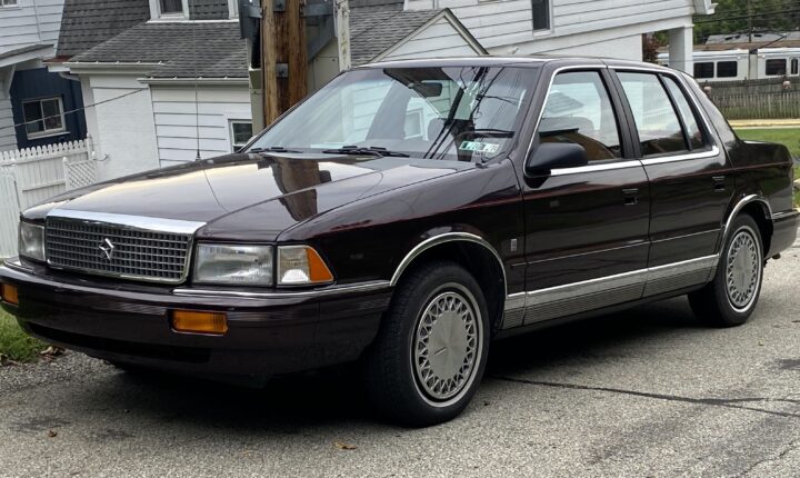 Plymouth Acclaim (1989–1994) nuotrauka