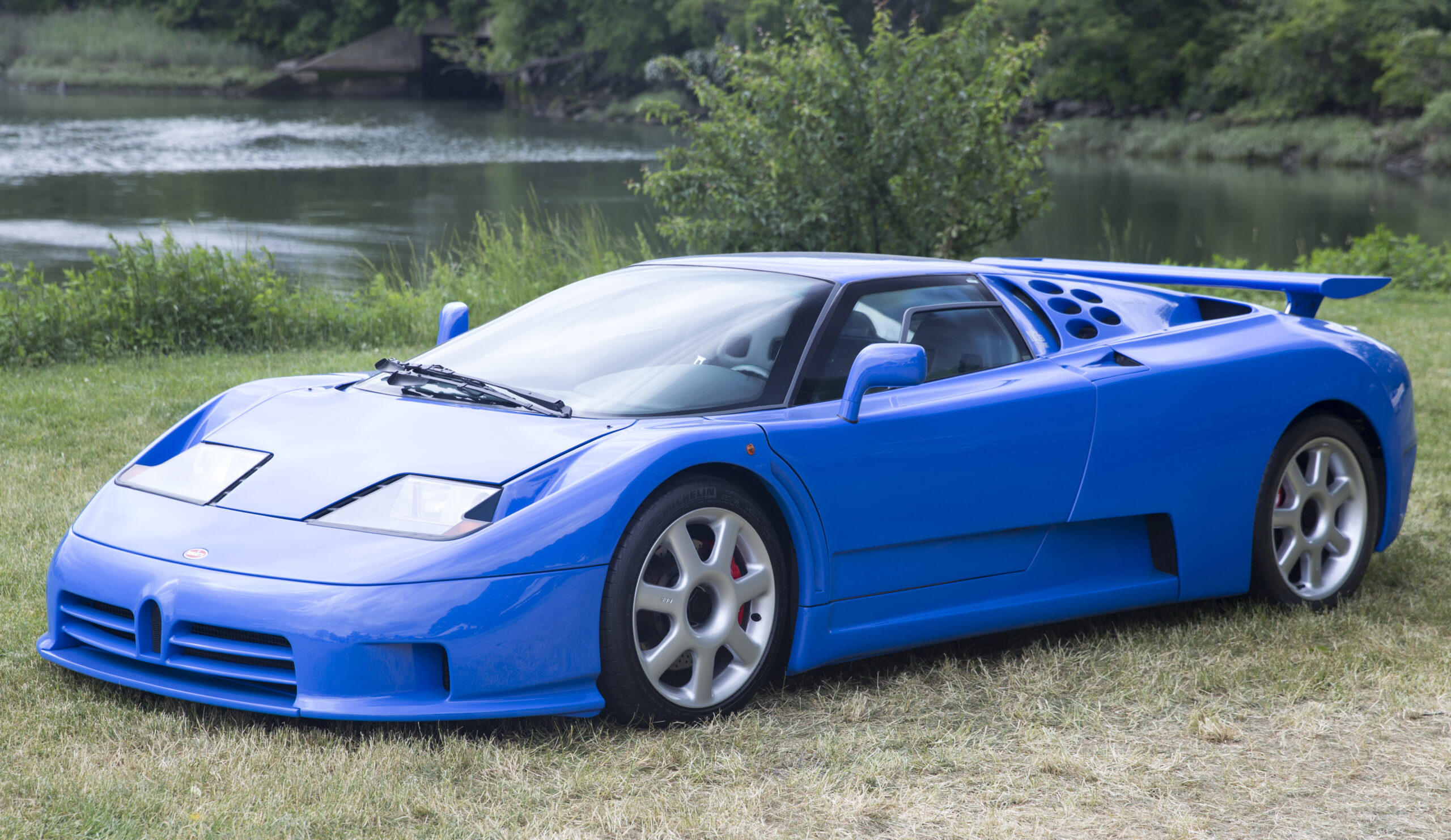 Bugatti EB 110 (1991–1996) nuotrauka