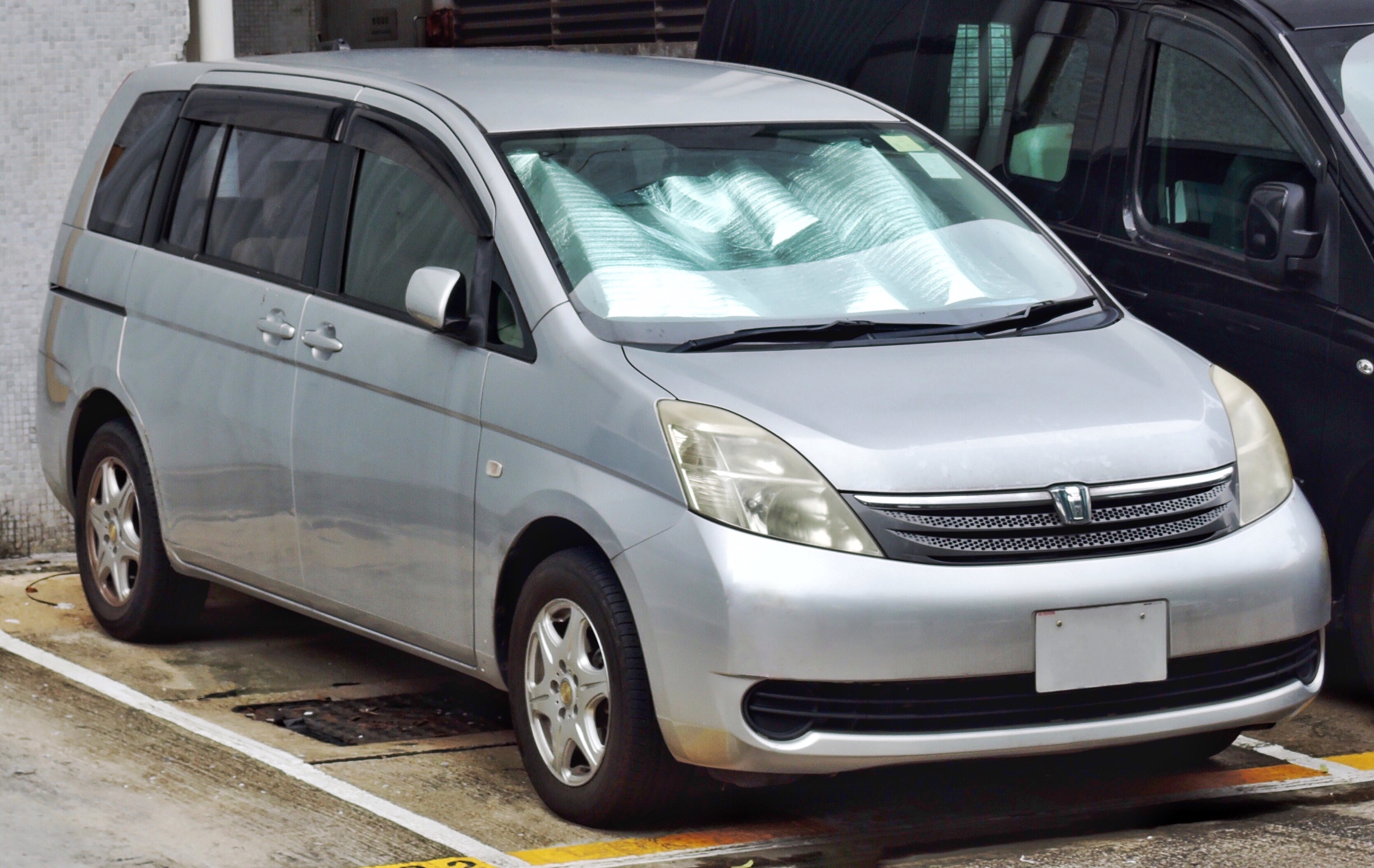 Toyota ISis 2.0 (155 AG) 4WD (2004–2009) nuotrauka