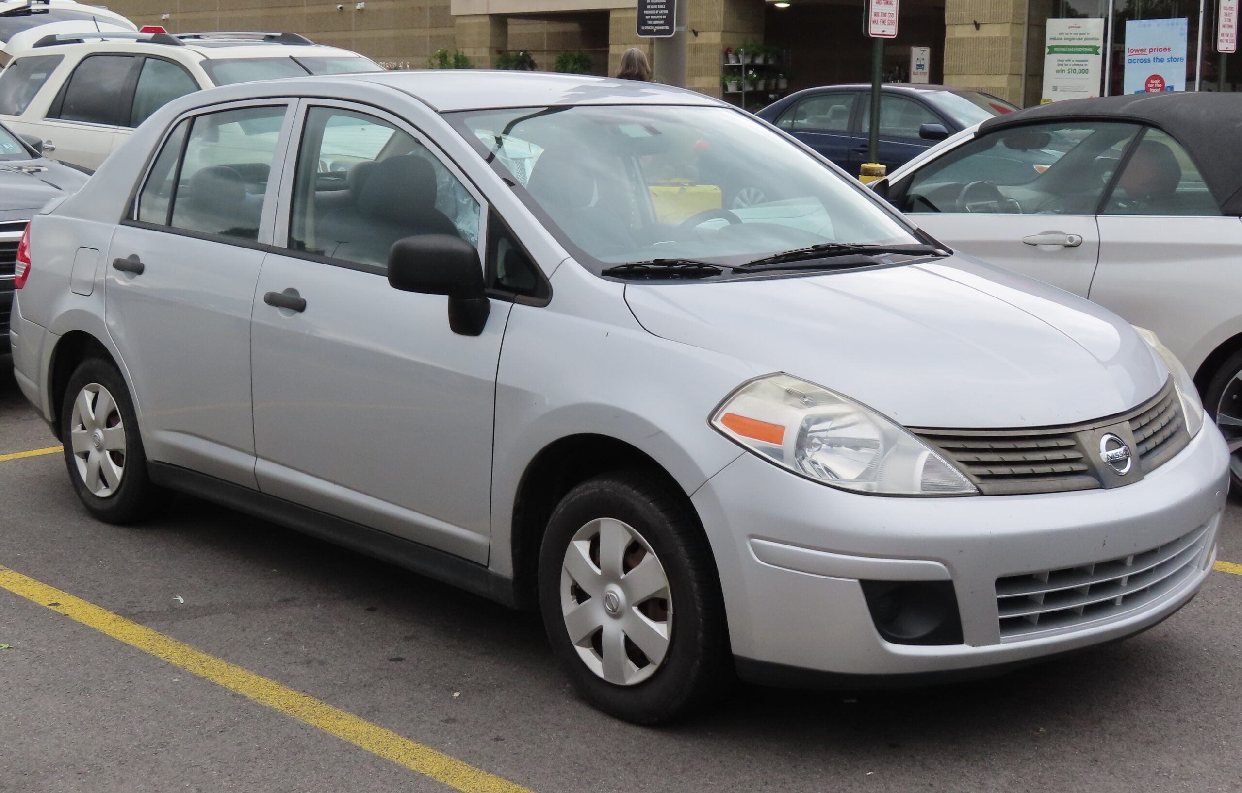 Nissan Versa sedanas (2006–2011) nuotrauka