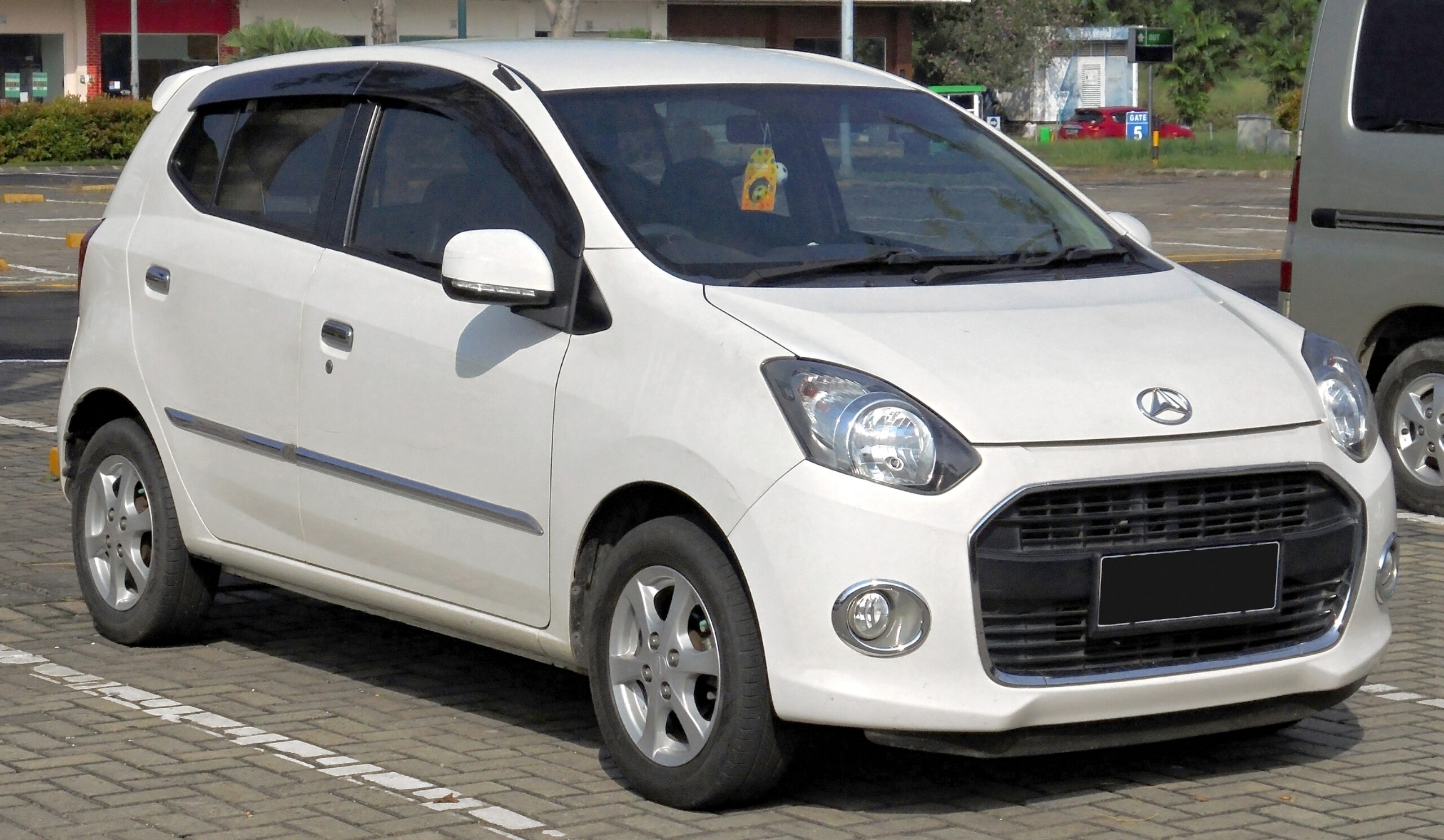 Daihatsu Ayla (2012–2017) nuotrauka