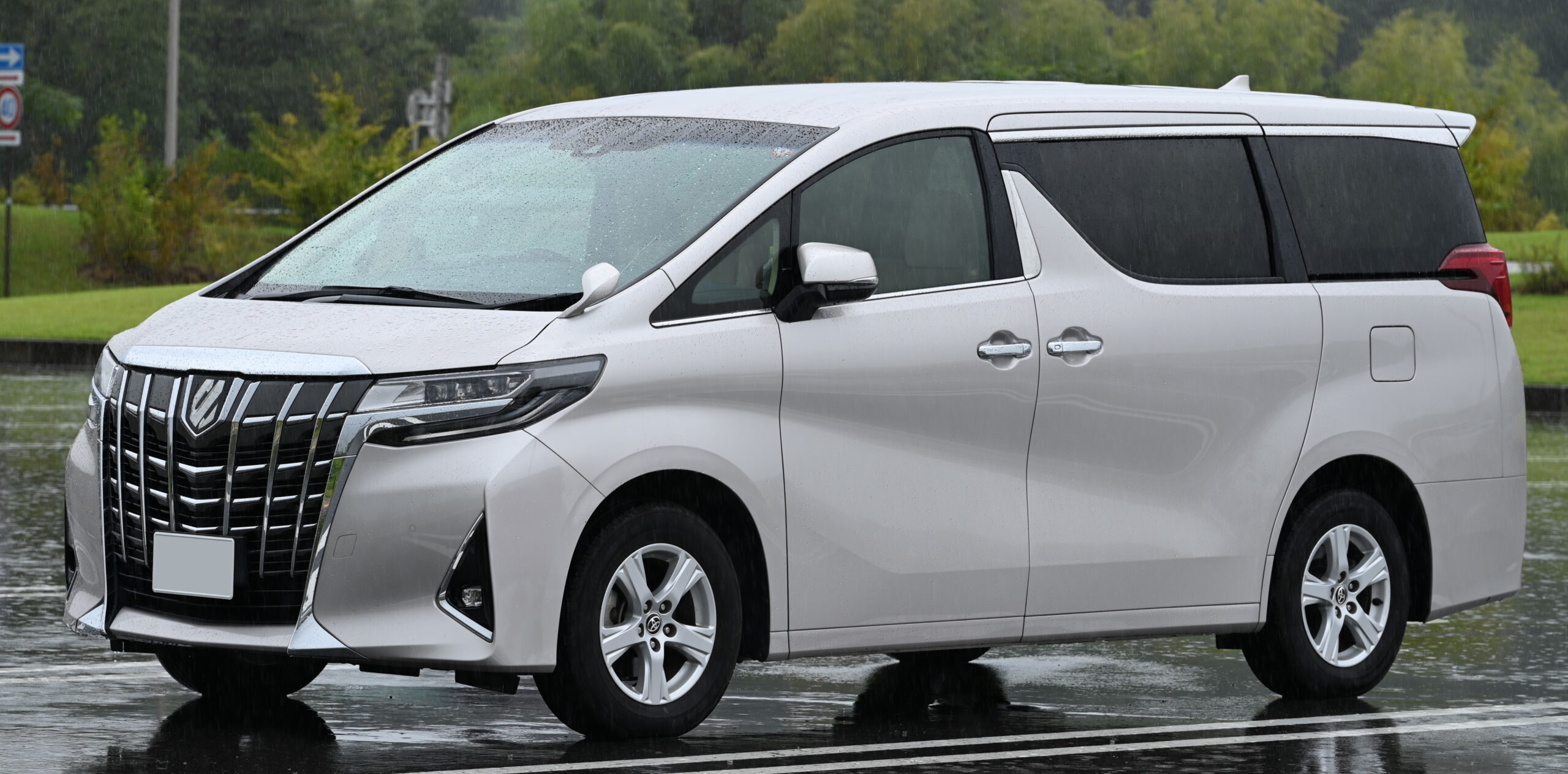 Toyota Alphard I (2002–2005) nuotrauka