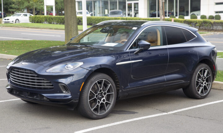 Aston Martin DBX (2020–2026) nuotrauka