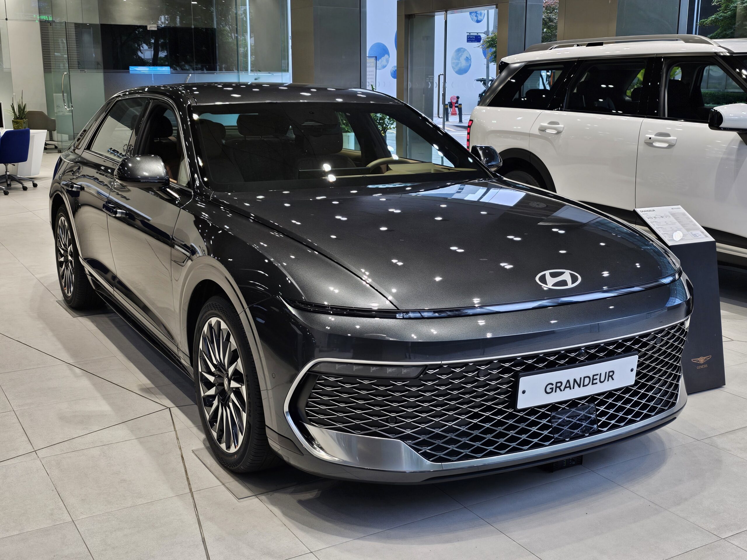 Hyundai Grandeur/Azera Hyundai Grandeur 2.4 GDi (201 AG) Automatic (2011–2016) nuotrauka