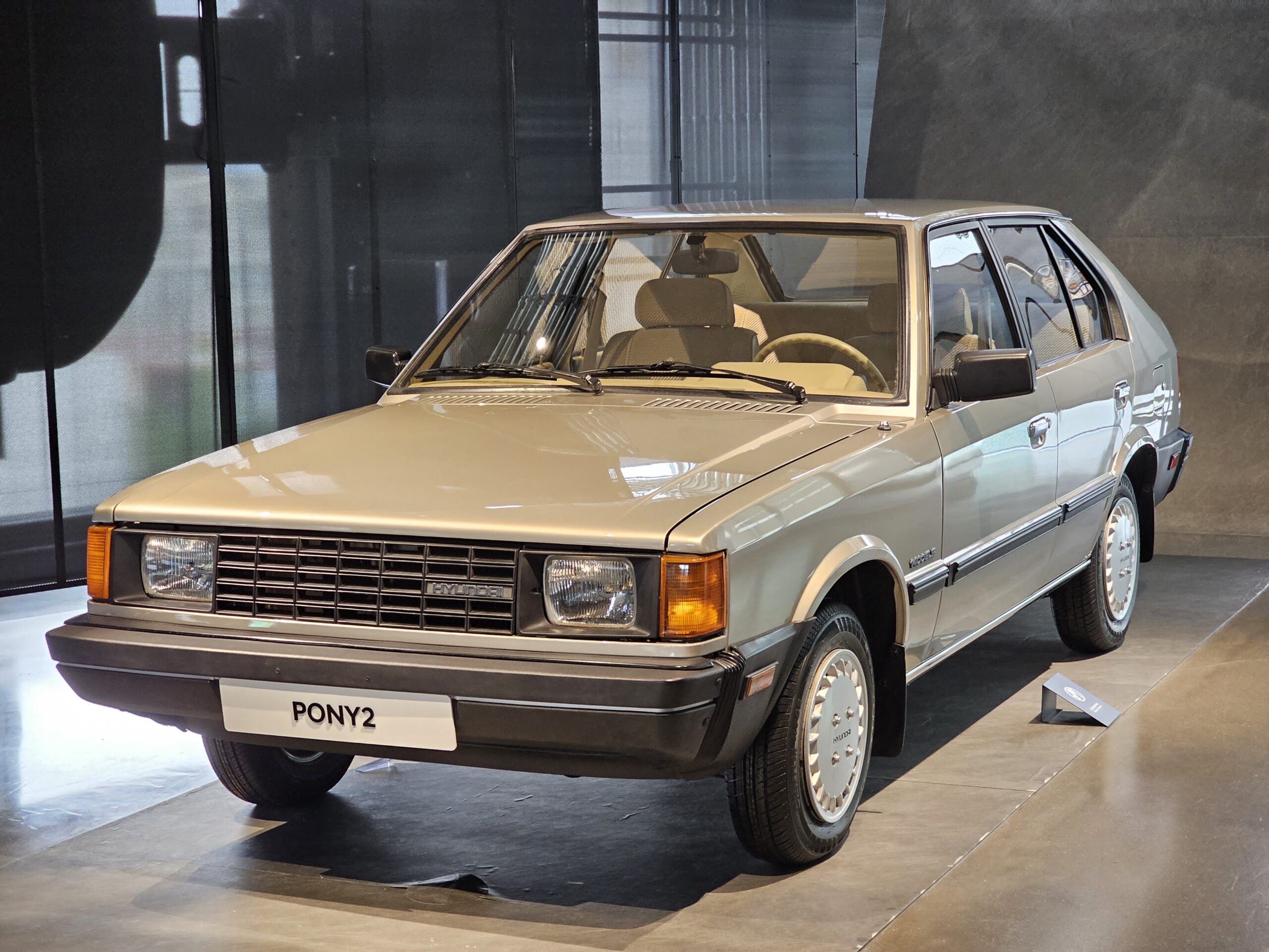 Hyundai Pony nuotrauka