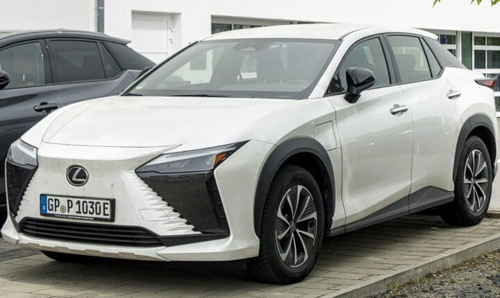 Lexus RZ (2023–2026) nuotrauka