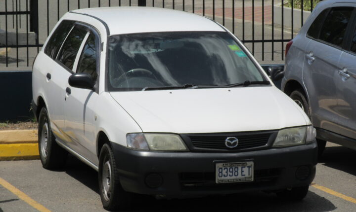 Mazda Familia universalas (1989–2004) nuotrauka
