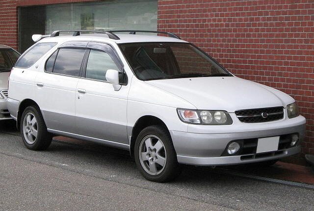 Nissan R Nessa (1997–2001) nuotrauka