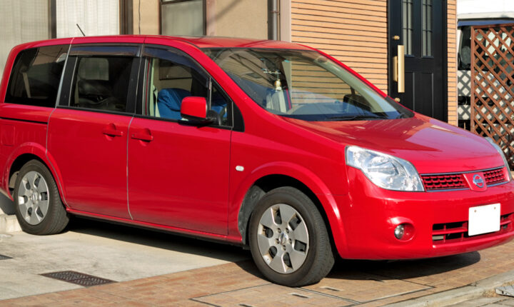 Nissan Lafesta (2004–2007) nuotrauka