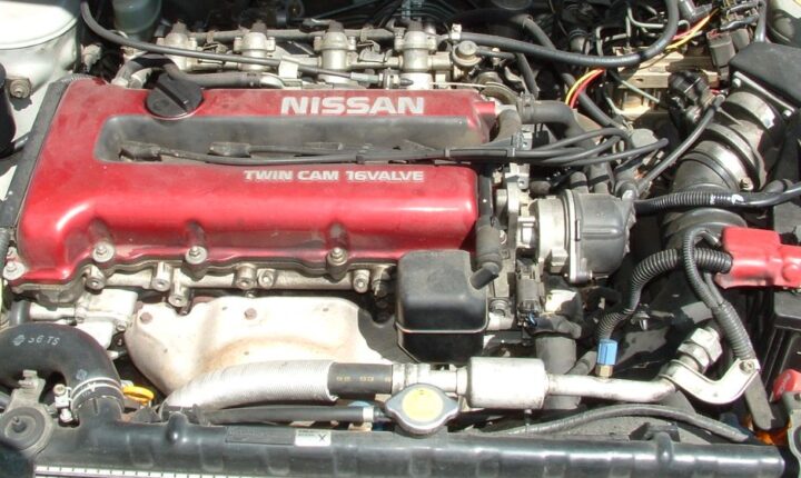 Nissan Avenir (W10) (1991–1998) nuotrauka