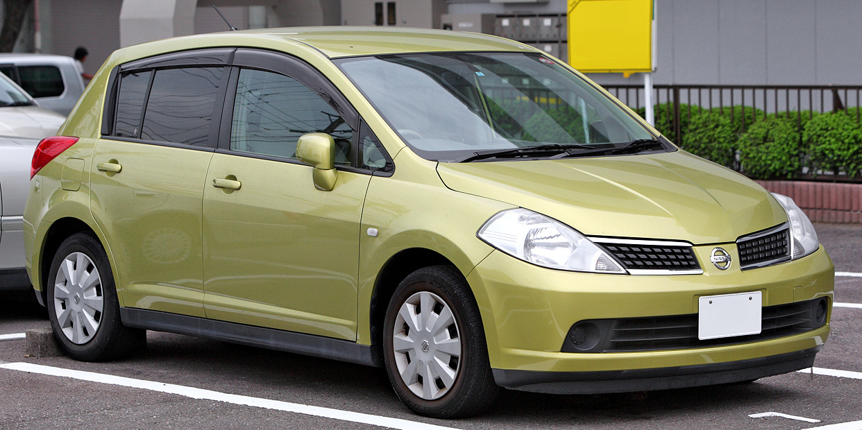 Nissan Tiida hečbekas (2004–2008) nuotrauka