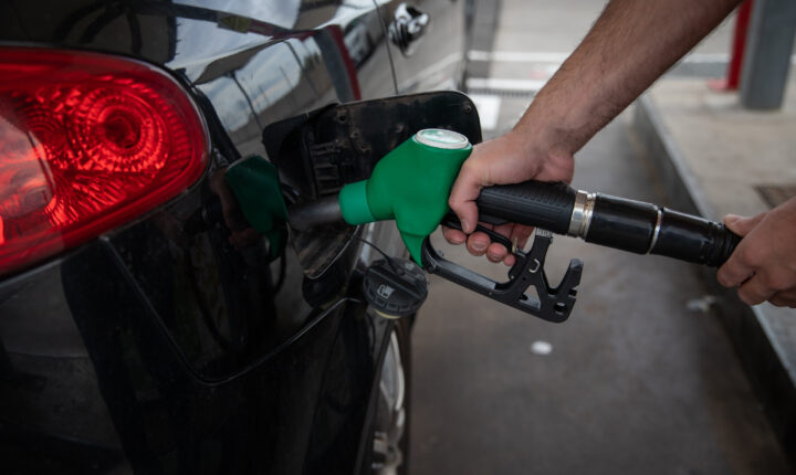Per kiek laiko benzinas sugenda tiesiog stovėdamas jūsų automobilyje?