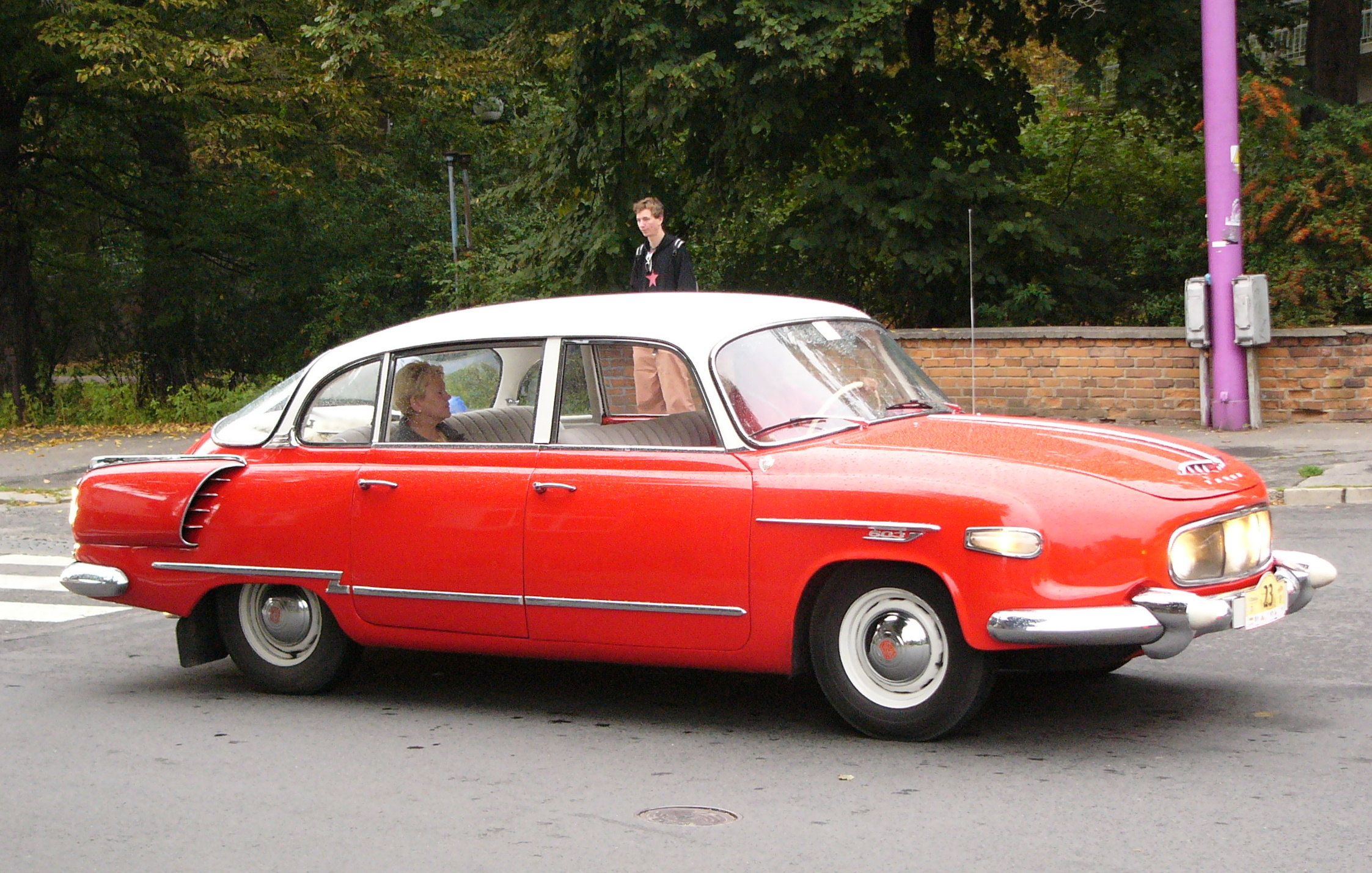 Tatra T613 -4mi 3.5 i V8 16V (200 AG) (1991–1996) nuotrauka