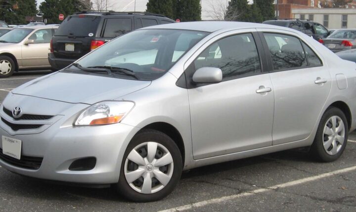 Toyota Belta (2005–2012) nuotrauka